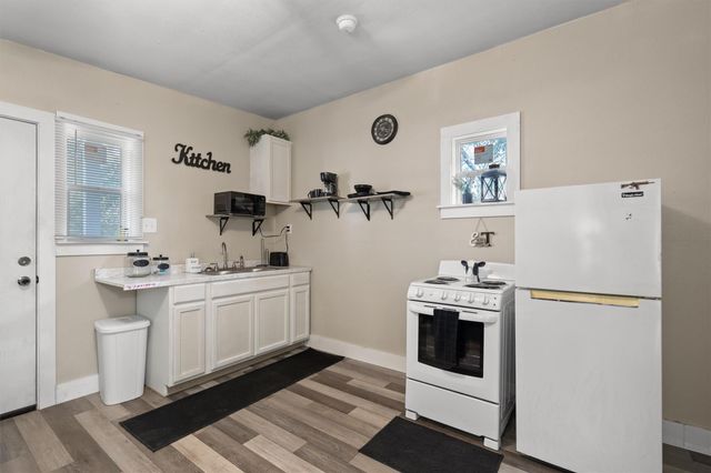 1880 E Highway 21, Paige, TX 78659