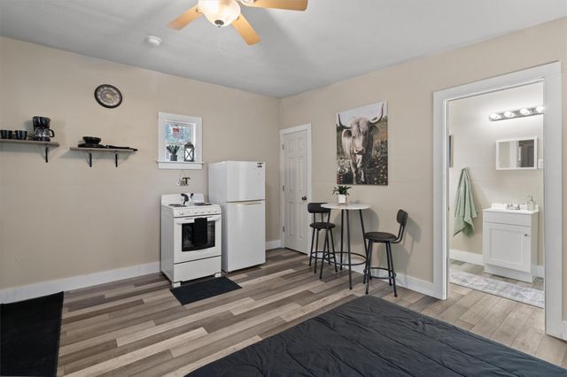 1880 E Highway 21, Paige, TX 78659