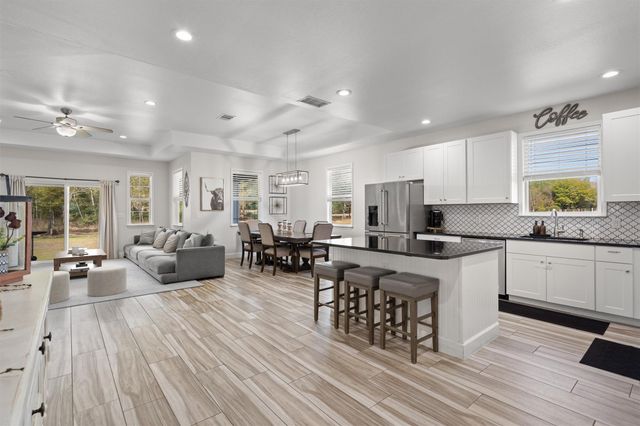 1880 E Highway 21, Paige, TX 78659