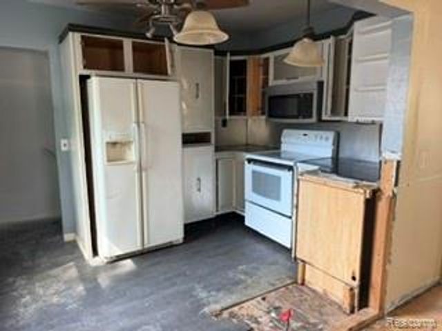 7588 Pelham Road, Taylor, MI 48180