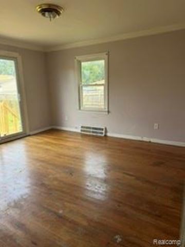 7588 Pelham Road, Taylor, MI 48180