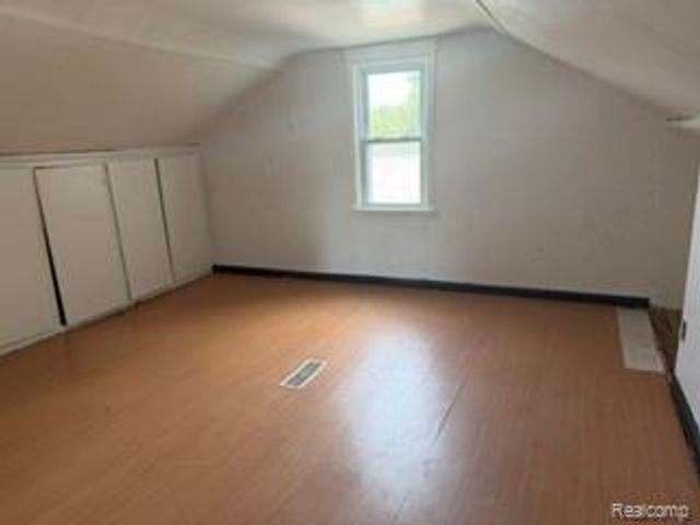 7588 Pelham Road, Taylor, MI 48180
