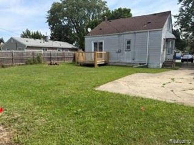7588 Pelham Road, Taylor, MI 48180