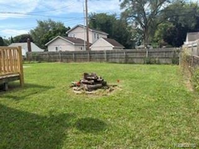 7588 Pelham Road, Taylor, MI 48180