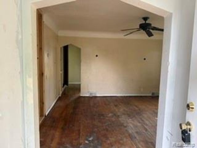 7588 Pelham Road, Taylor, MI 48180