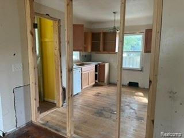 7588 Pelham Road, Taylor, MI 48180