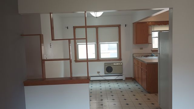 8902 N Wisner Street 1W, Niles, IL 60714