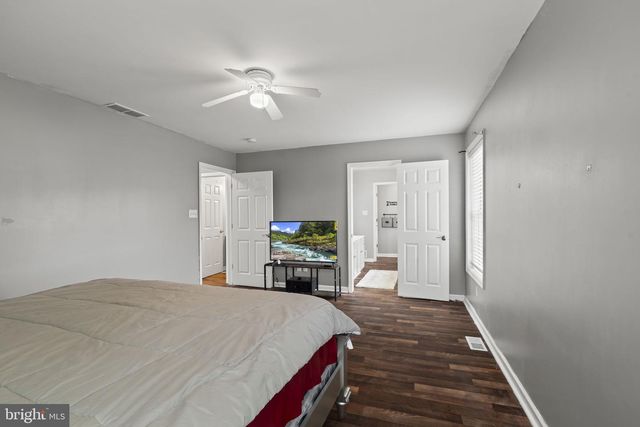 12 GEORGE ST, Mount Ephraim, NJ 08059