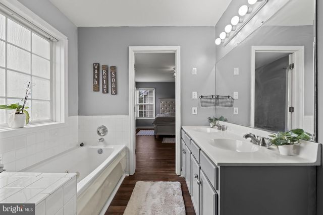 12 GEORGE ST, Mount Ephraim, NJ 08059