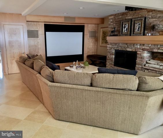 992 SHEFFIELD LN, Huntingdon Valley, PA 19006