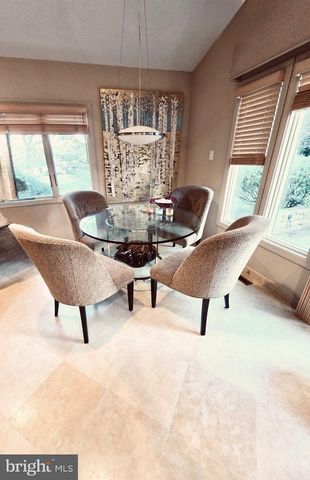 992 SHEFFIELD LN, Huntingdon Valley, PA 19006