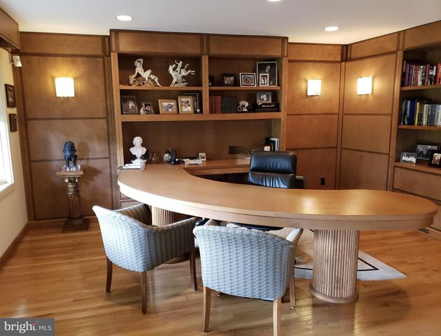 992 SHEFFIELD LN, Huntingdon Valley, PA 19006