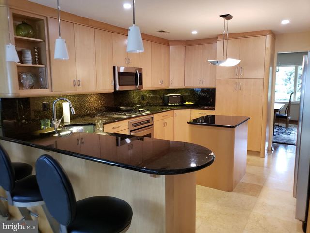 992 SHEFFIELD LN, Huntingdon Valley, PA 19006