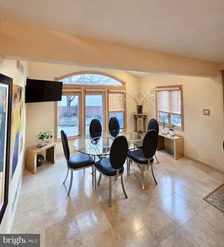 992 SHEFFIELD LN, Huntingdon Valley, PA 19006