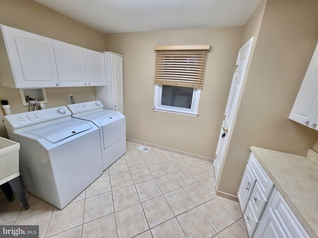 992 SHEFFIELD LN, Huntingdon Valley, PA 19006