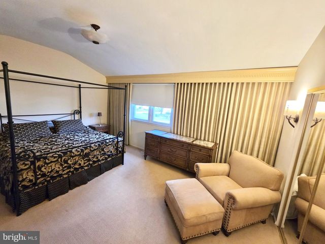 992 SHEFFIELD LN, Huntingdon Valley, PA 19006