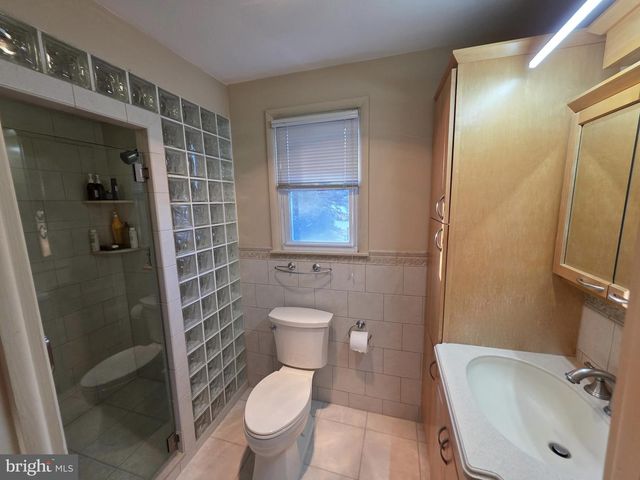 992 SHEFFIELD LN, Huntingdon Valley, PA 19006