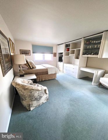 992 SHEFFIELD LN, Huntingdon Valley, PA 19006