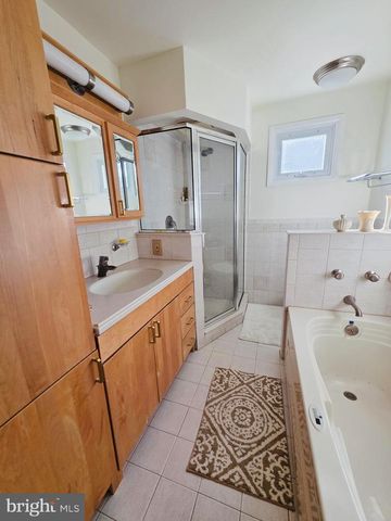 992 SHEFFIELD LN, Huntingdon Valley, PA 19006