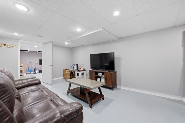 3047 Earl Drive, Warren, MI 48092