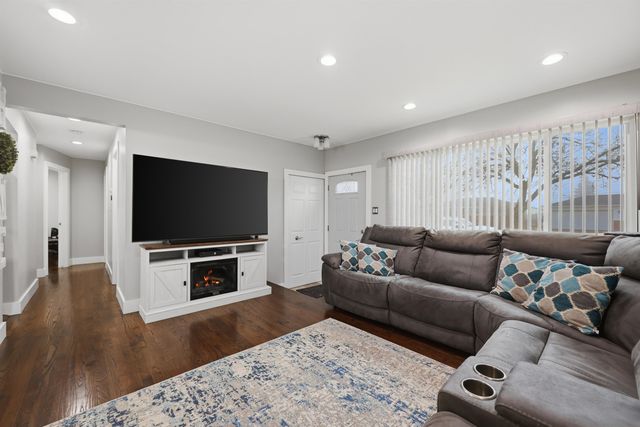 3047 Earl Drive, Warren, MI 48092