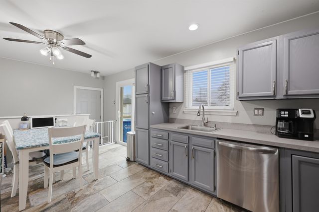 3047 Earl Drive, Warren, MI 48092