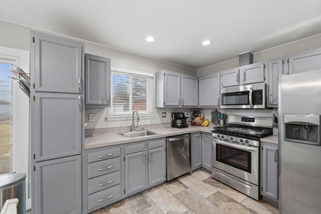 3047 Earl Drive, Warren, MI 48092