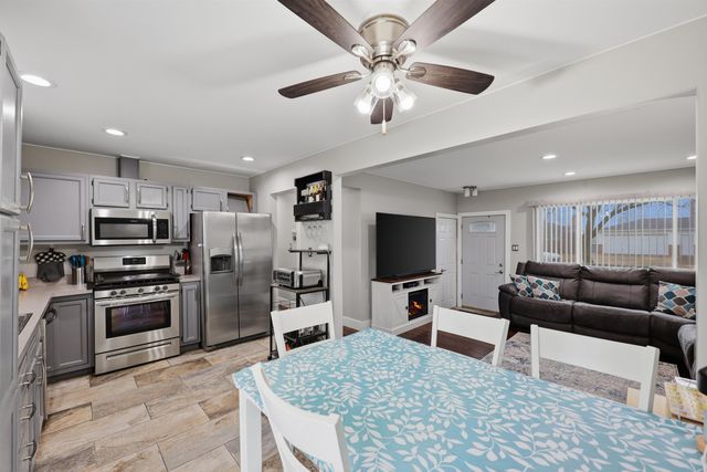 3047 Earl Drive, Warren, MI 48092