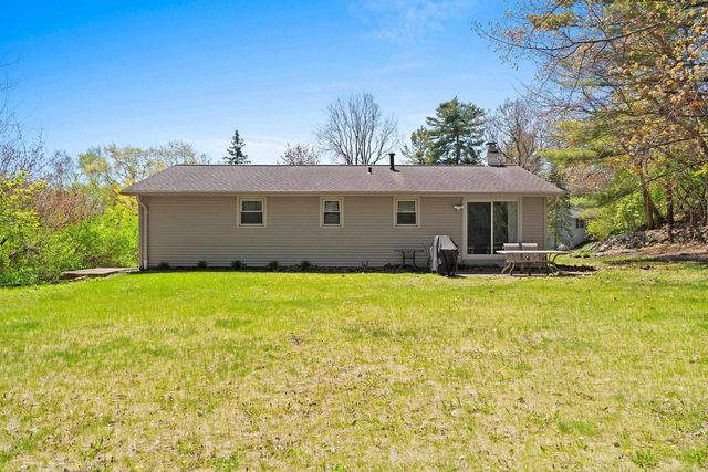 2987 ALBERT DRIVE, Green Bay, WI 54311
