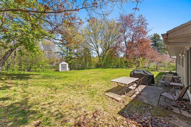 2987 ALBERT DRIVE, Green Bay, WI 54311