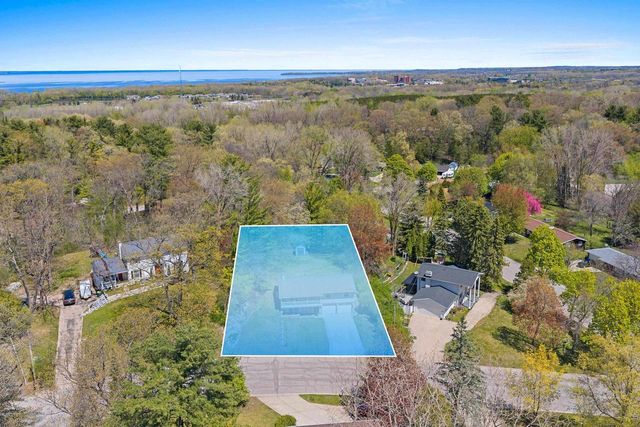2987 ALBERT DRIVE, Green Bay, WI 54311