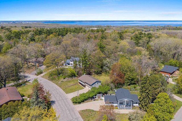 2987 ALBERT DRIVE, Green Bay, WI 54311