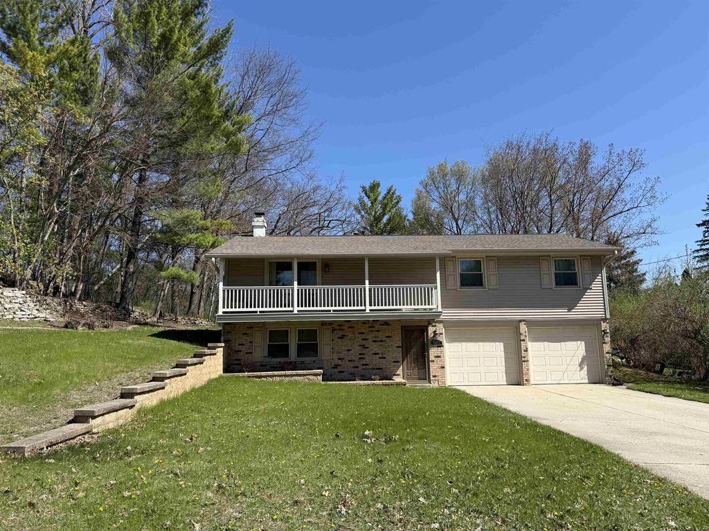 2987 ALBERT DRIVE, Green Bay, WI 54311