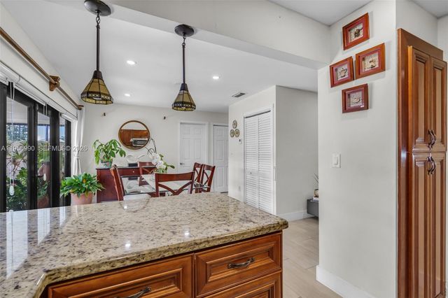 9466 SW 6th Ln, Miami, FL 33174