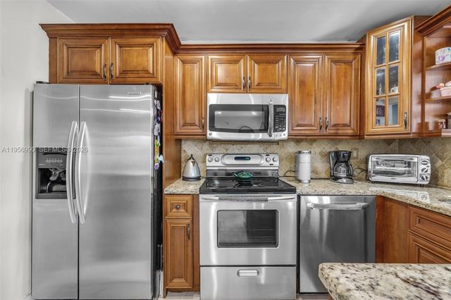 9466 SW 6th Ln, Miami, FL 33174