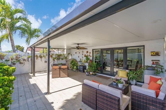 9466 SW 6th Ln, Miami, FL 33174