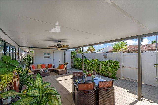 9466 SW 6th Ln, Miami, FL 33174