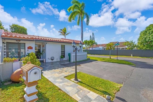 9466 SW 6th Ln, Miami, FL 33174
