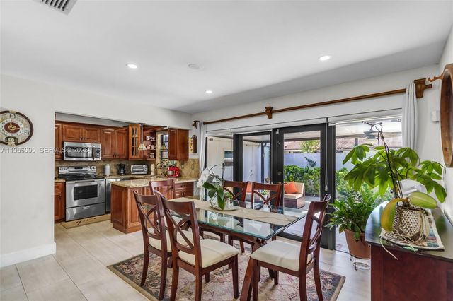 9466 SW 6th Ln, Miami, FL 33174