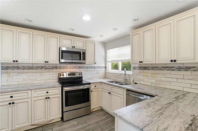 5061 Packard Drive, Huber Heights, OH 45424