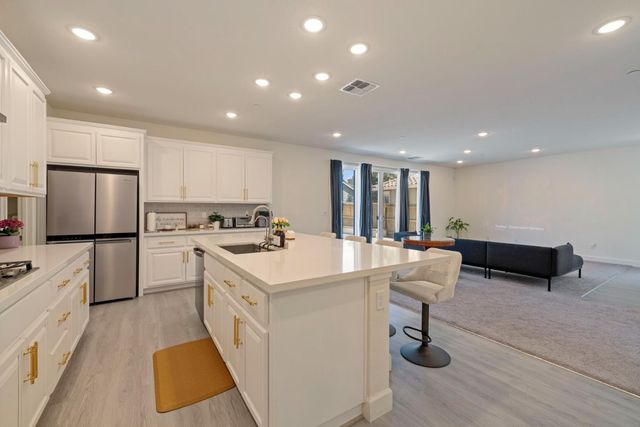 1952 Roualt Way, Lodi, CA 95242