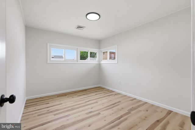 72 LAVENDER LN, Levittown, PA 19054