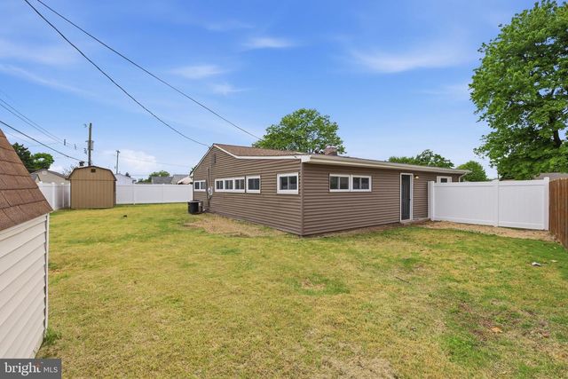 72 LAVENDER LN, Levittown, PA 19054