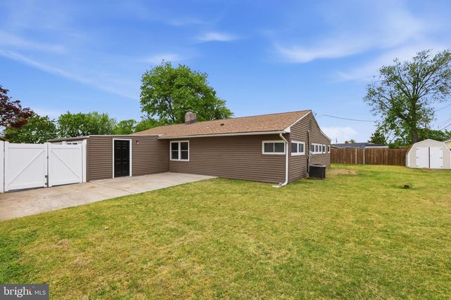 72 LAVENDER LN, Levittown, PA 19054
