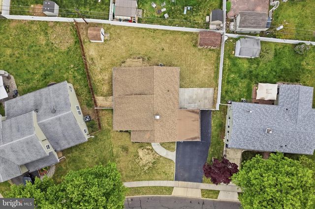 72 LAVENDER LN, Levittown, PA 19054
