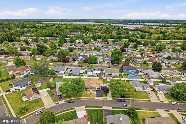 72 LAVENDER LN, Levittown, PA 19054