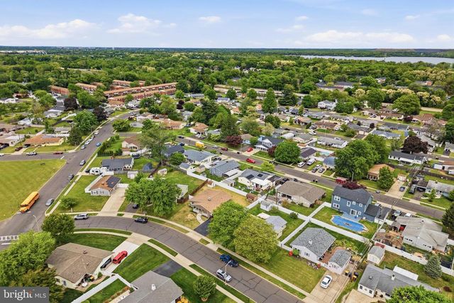 72 LAVENDER LN, Levittown, PA 19054