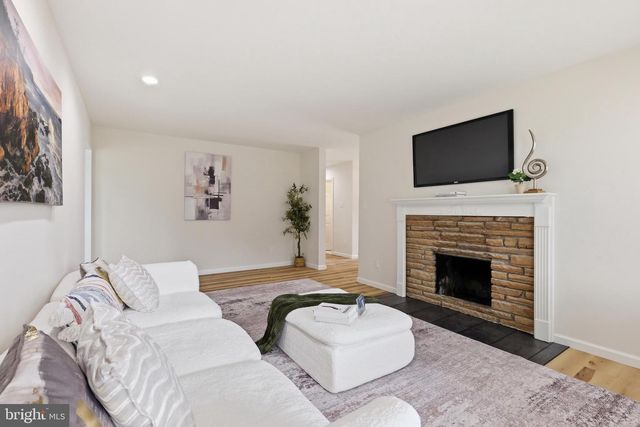 72 LAVENDER LN, Levittown, PA 19054