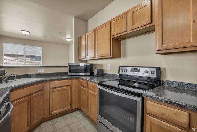 8427 S IVY GABLE, West Jordan, UT 84081