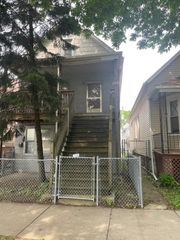 8626 S Burnham Avenue, Chicago, IL 60617